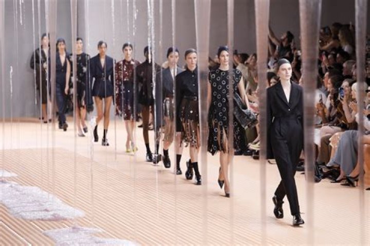 
7 foreign celebrities ENHYPEN interacted with at the Prada Fashion Show in Milan 