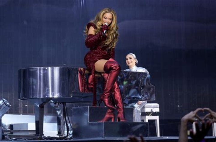 
Beyonce Accidental Nip Slip During Her Birthday Celebration! 