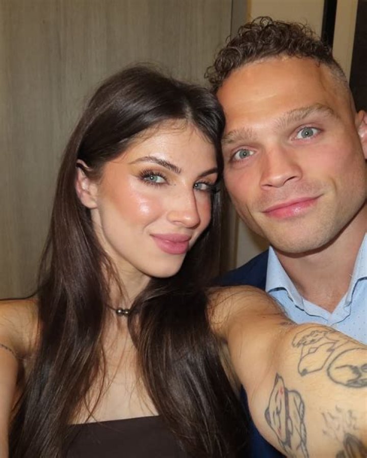 
Blackhawks Center Max Domi And His Girlfriend Estelle Phillips Share Adorable Couple Pictures On Instagram 