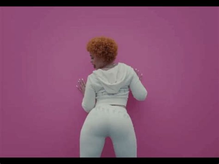 
Bobrisky has share a video of himself twerking with his bare butt 