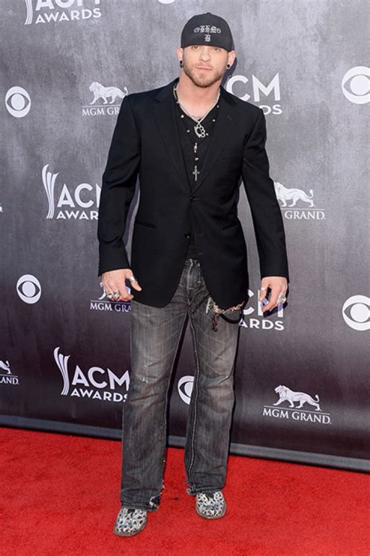 Brantley Gilbert Height, Weight, Net Worth, Age, Birthday, Wikipedia, Who, Nationality, Biography