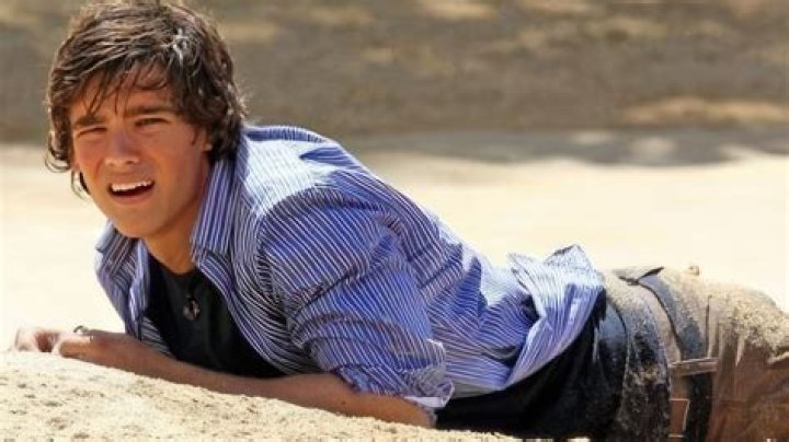 Brenton Thwaites Height, Weight, Net Worth, Age, Birthday, Wikipedia, Who, Nationality, Biography