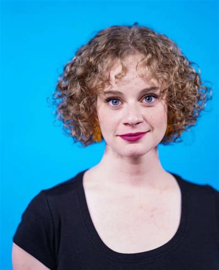 
Caroline Easom Height, Weight, Net Worth, Age, Birthday, Wikipedia, Who, Nationality, Biography 