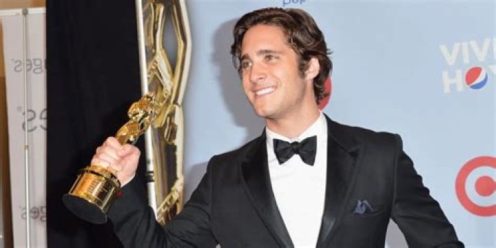 Diego Boneta Height, Weight, Net Worth, Age, Birthday, Wikipedia, Who, Nationality, Biography