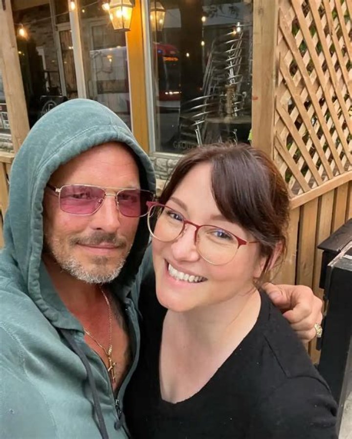 
Eva Chambers | Siblings, Career And Boyfriend 