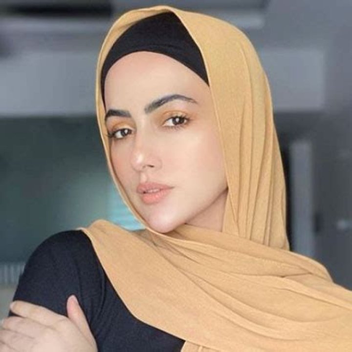 Faradina Mufti Height, Weight, Net Worth, Age, Birthday, Wikipedia, Who, Instagram, Biography