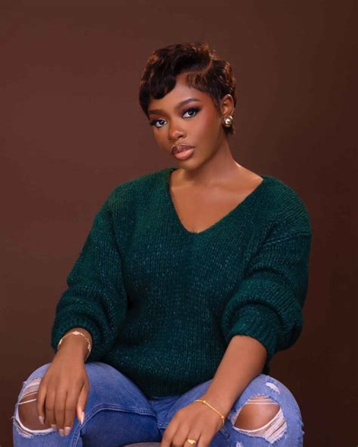 
”Fine Apple” Diane Russet Writes As She Shares Gorgeous Images Of Herself 
