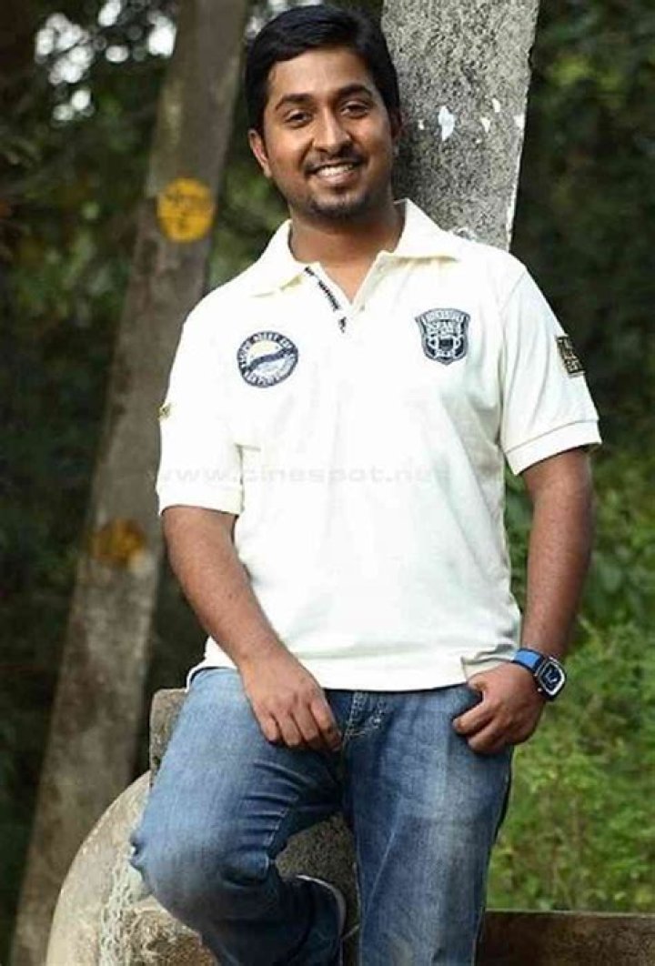 
Hari Sreenivasan Height, Weight, Net Worth, Age, Birthday, Wikipedia, Who, Nationality, Biography 