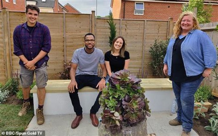 
Has Charlie Dimmock From Garden Rescue Gained Weight? Instagram Pic Goes Viral 