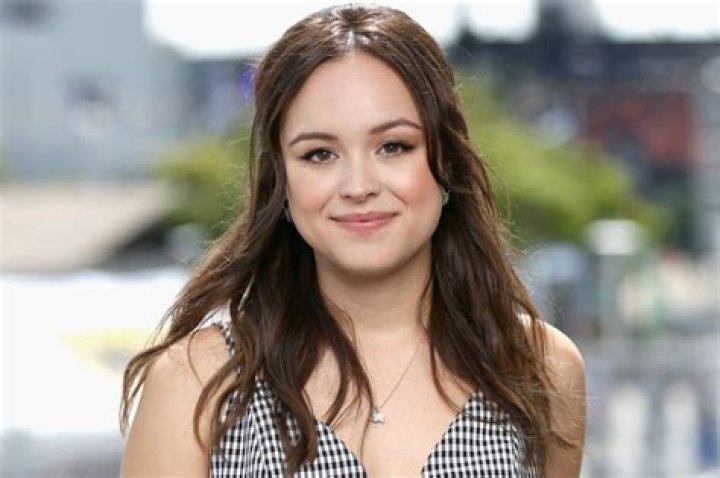 
Hayley Orrantia Height, Weight, Net Worth, Age, Birthday, Wikipedia, Who, Nationality, Biography 
