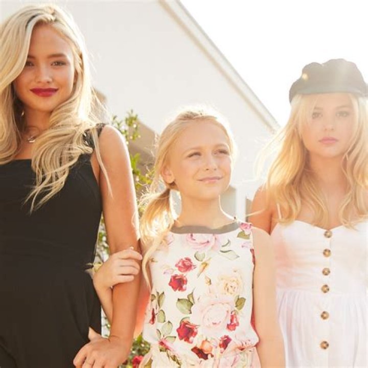 How Old Are Natalie Alyn Lind Sisters Emily And Alyvia? Meet Their Parents