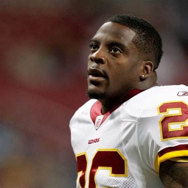 
Is Clinton Portis Married to Wife? Or Dating a Girlfriend? Kids. 