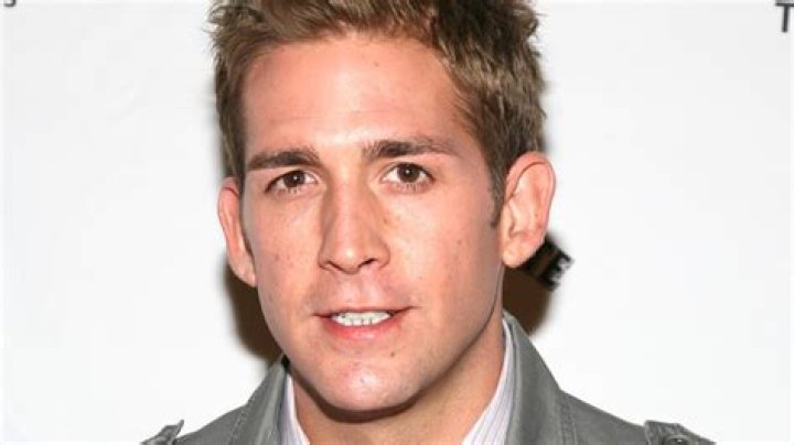 Is Eric Szmanda Married to Wife, : Eric Szmanda’s Biography ?