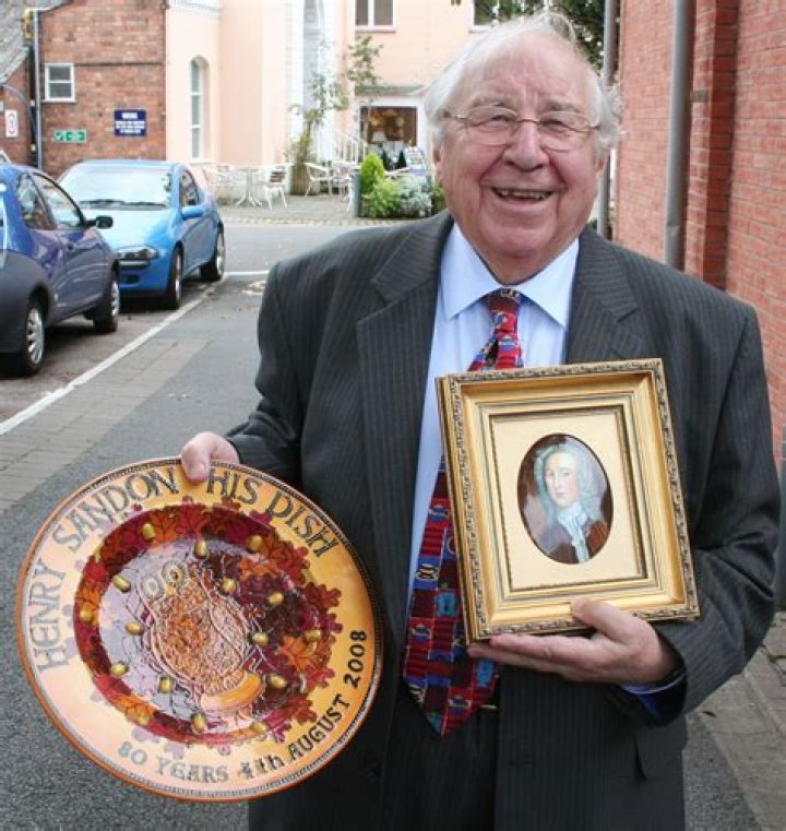 
Is Henry Sandon Still Alive? Son John Sandon Gives Update On Antiques Expert 