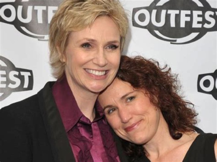 
Is Jane Lynch Gay? Get More Information! 