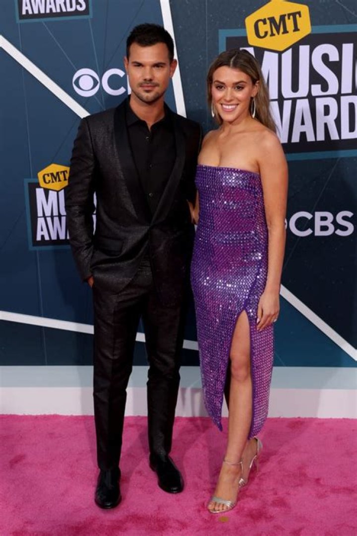 Is Taylor Lautner Gay? Age, Height, Net Worth