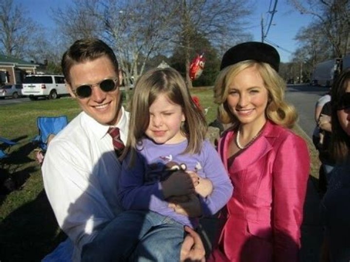
Is Zach Roerig Married to Wife? Or Dating Girlfriend? Kids 