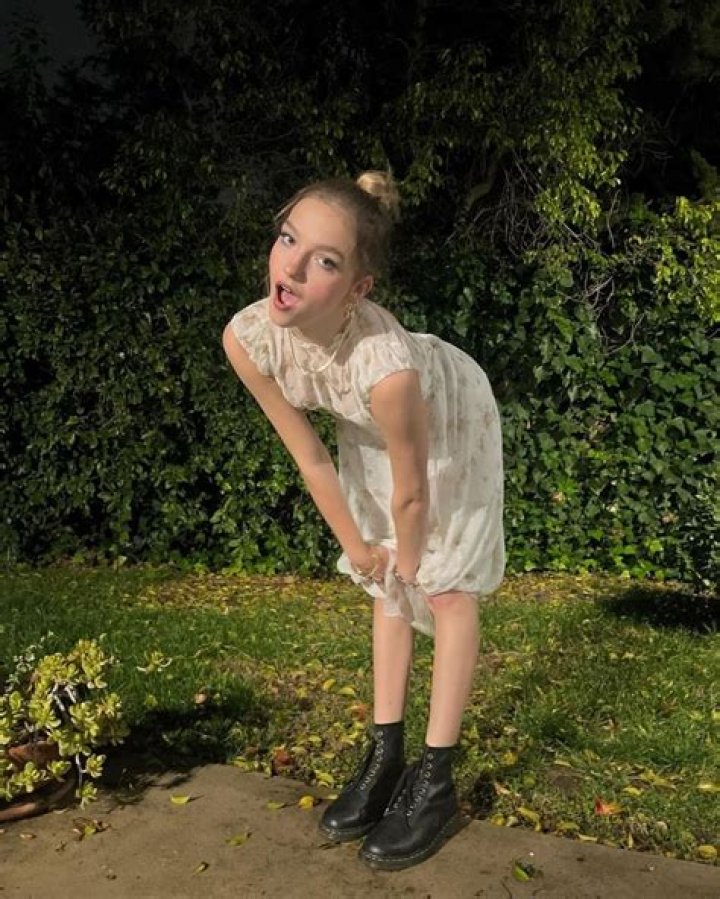 
Jayden Bartels Height, Famous American Model Towers Over Co-star Annie LeBlanc 