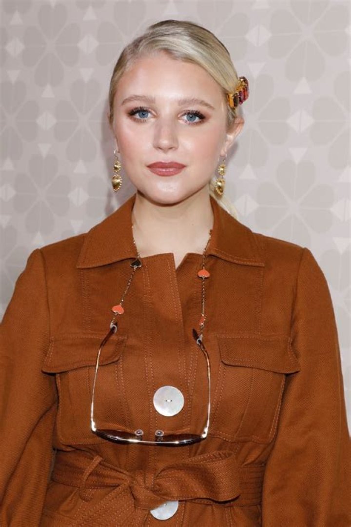 Julia Schlaepfer’s Wiki: Age, Height, Boyfriend, Net Worth
