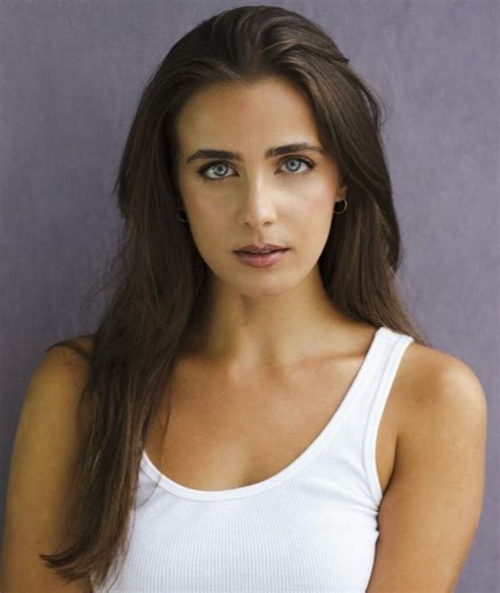 
Julia Tomasone Height, Weight, Net Worth, Age, Birthday, Wikipedia, Who, Nationality, Biography 