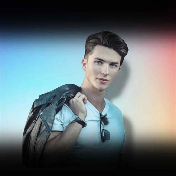 Justin Burke Height, Weight, Net Worth, Age, Wiki, Who, Instagram, Biography