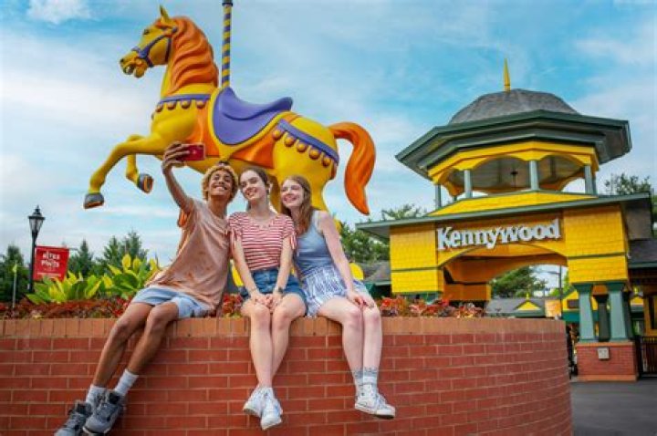 
Kennywood Amusement Park: Shooting leaves 3 injured, including 15-year-old 