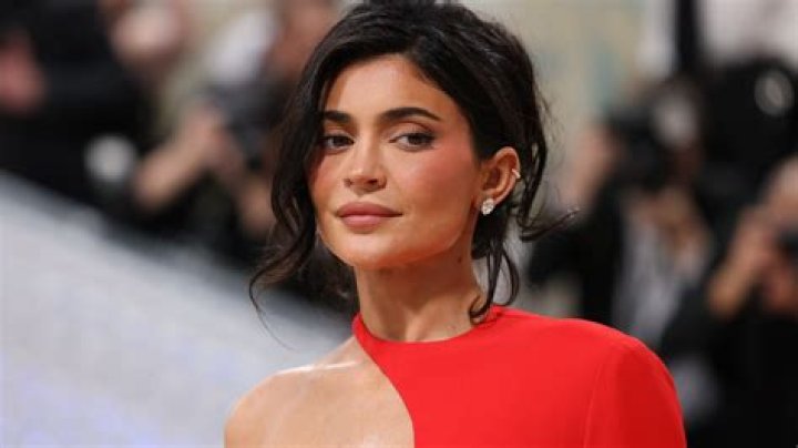 Kylie Jenner Height, Weight, Net Worth, Age, Birthday, Wikipedia, Who, Nationality, Biography