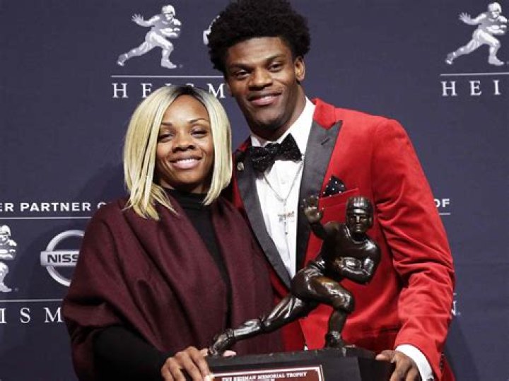 Lamar Jackson’s Girlfriend and Truths About His Dad and Mom