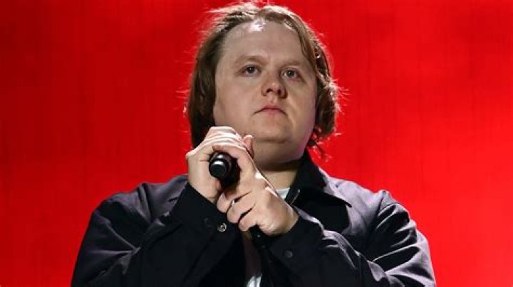 
Lewis Capaldi Health Update: Scottish Singer Diagnosed With Tourette Syndrome Disease, But Is He Sick Now? 
