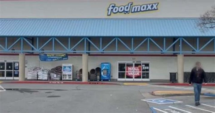 
Lifeless body of man with ‘injury marks’ found dumped in shopping cart outside California grocery store 