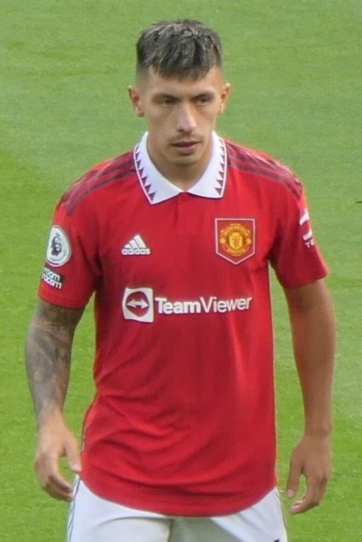 Lisandro Martinez Height, Weight, Net Worth, Age, Birthday, Wikipedia, Who, Nationality, Biography