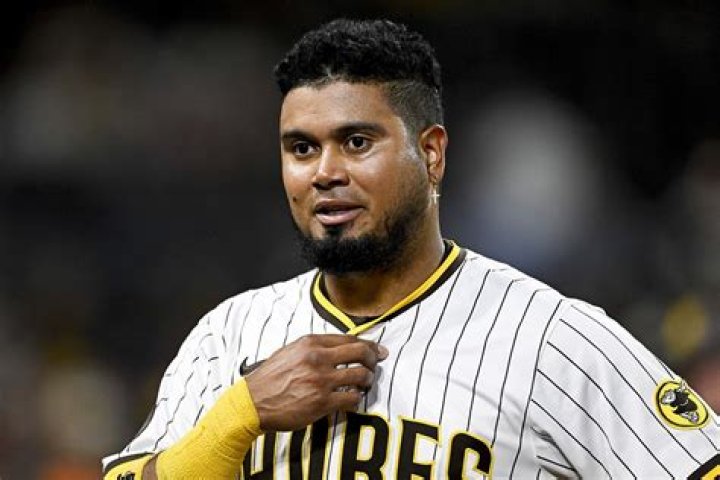 Luis Arraez Height, Weight, Net Worth, Age, Birthday, Wikipedia, Who, Instagram, Biography