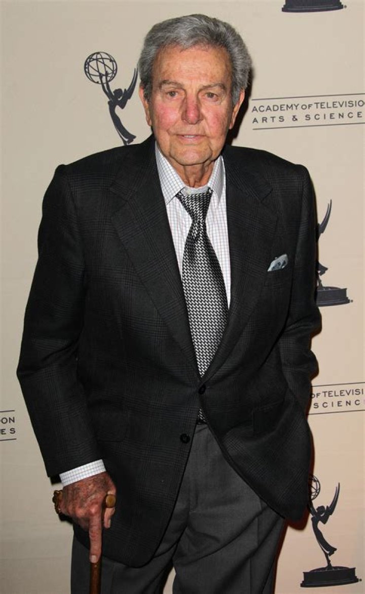 Mike Connors Height, Weight, Net Worth, Age, Birthday, Wikipedia, Who, Nationality, Biography