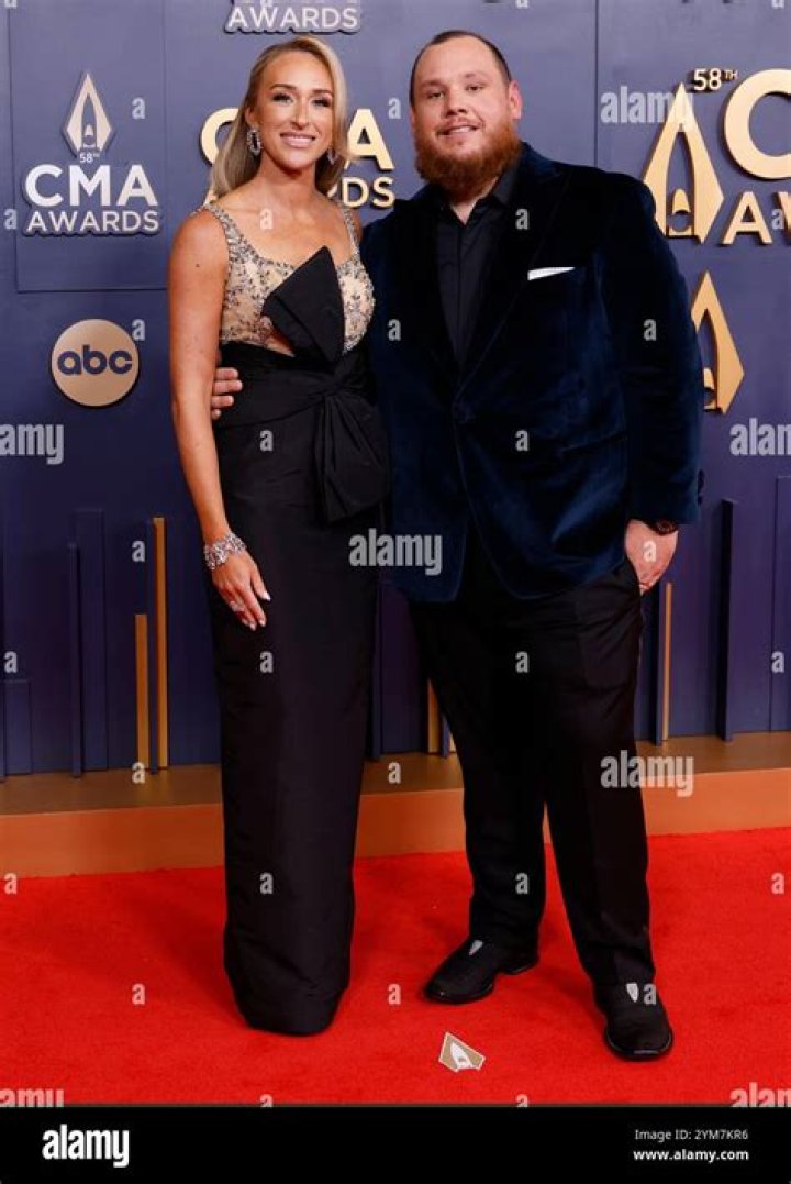 
Nicole Hocking Height, Weight, Net Worth, Age, Birthday, Wikipedia, Who, Nationality, Biography 