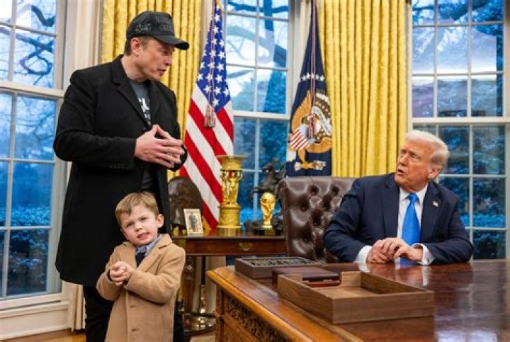 
“No wonder daughter disowned you,” Jon Voight was criticized for saying when the FBI raided Donald Trump’s house. 