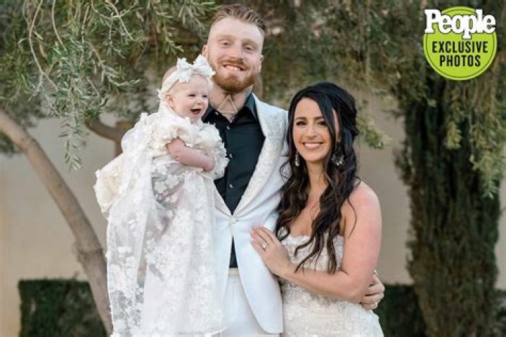 
Rachel Washburn, Maxx Crosby To Be Wife Is Pregnant With His Baby 