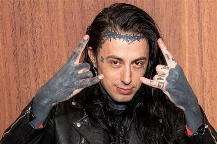 Ronnie Radke Height, Weight, Net Worth, Age, Birthday, Wikipedia, Who, Nationality, Biography