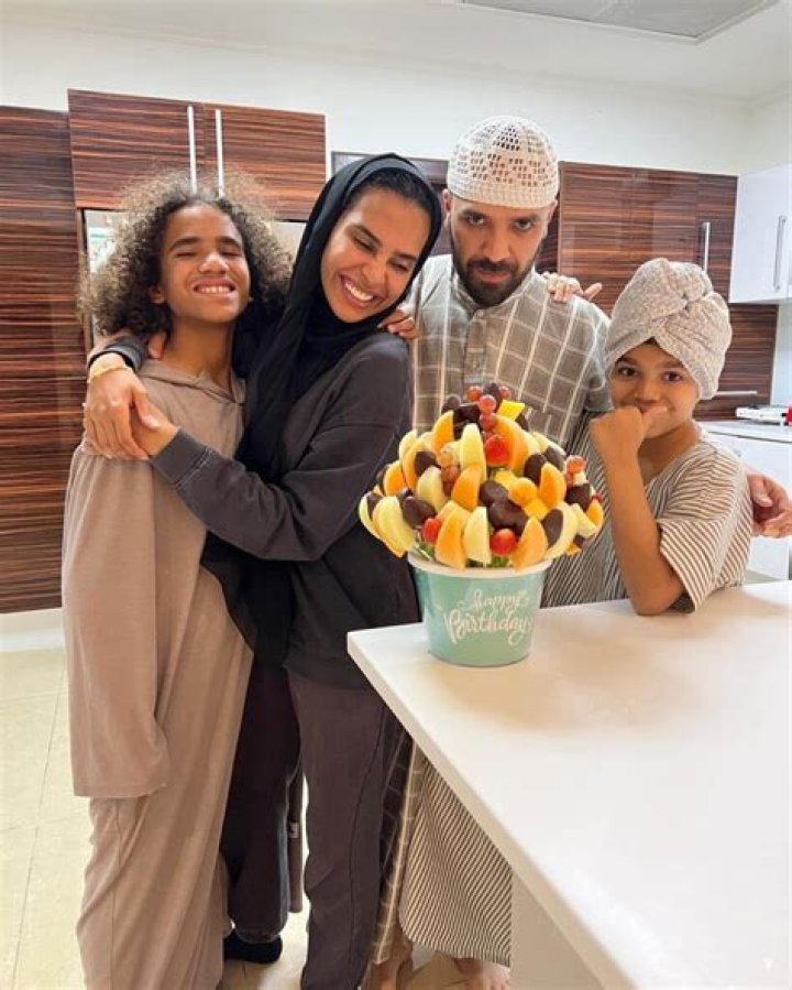 
Salbiah Tunut, the wife of Khalid Ibrahim, who she? kids and family 