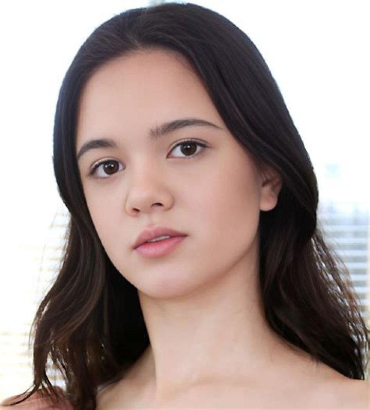Scarlett Lindsey Height, Age, Who, Family, Biography, Wiki, Net Worth