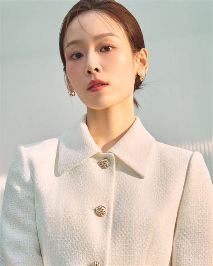 
Seo Hyun-jin Height, Weight, Net Worth, Age, Birthday, Wikipedia, Who, Nationality, Biography 