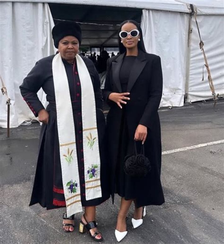 
Thobeka Majozi Height, Weight, Net Worth, Age, Birthday, Wikipedia, Who, Nationality, Biography 