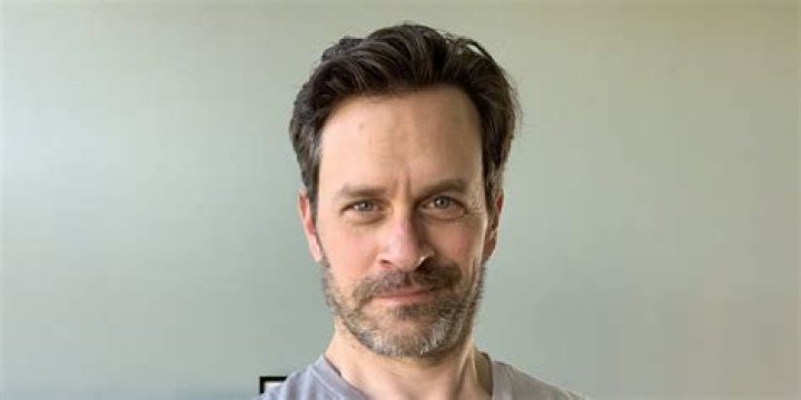 
Tom Everett Scott’s Net Worth, Age, Height, Wife, Children 