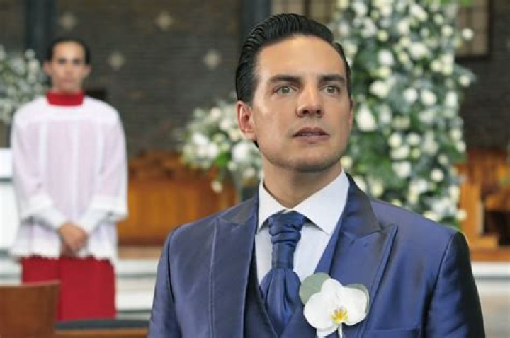 Vadhir Derbez Height, Weight, Net Worth, Age, Birthday, Wikipedia, Who, Nationality, Biography