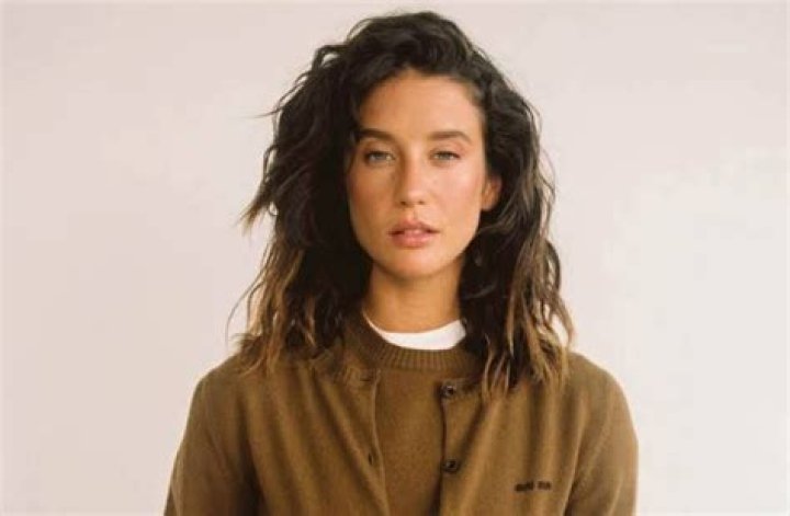 
Vivian lola Height, Age, Religion, Nationality, Wikipedia, Partner, Parents, Gender, Net Worth 