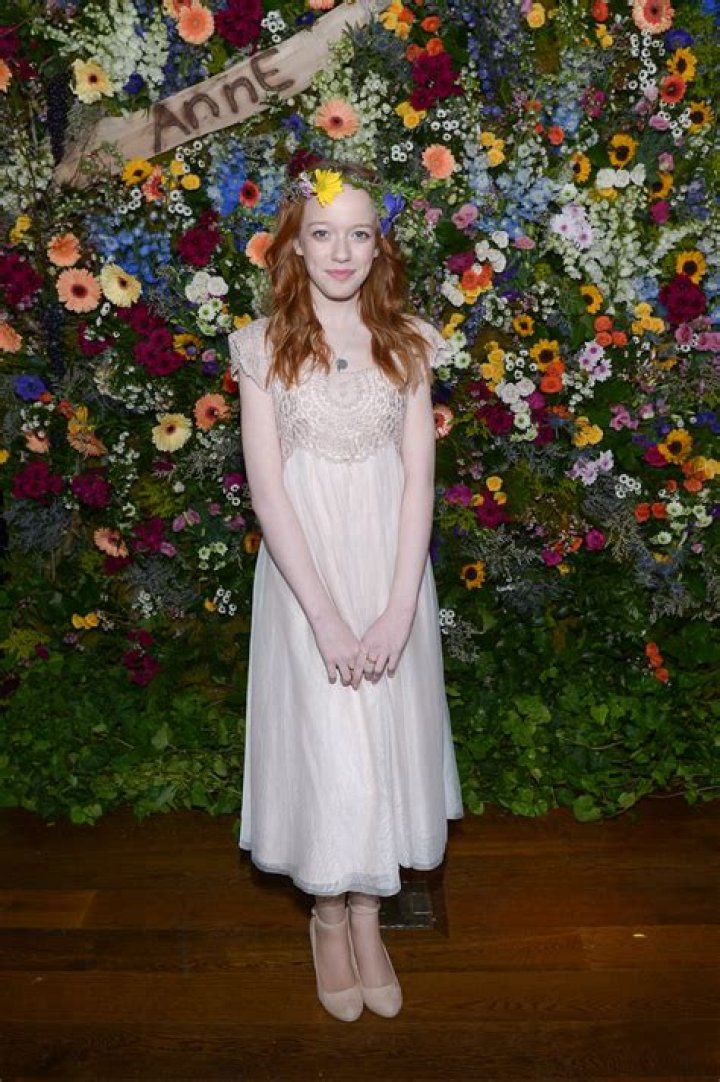 What bra size is Amybeth McNulty?