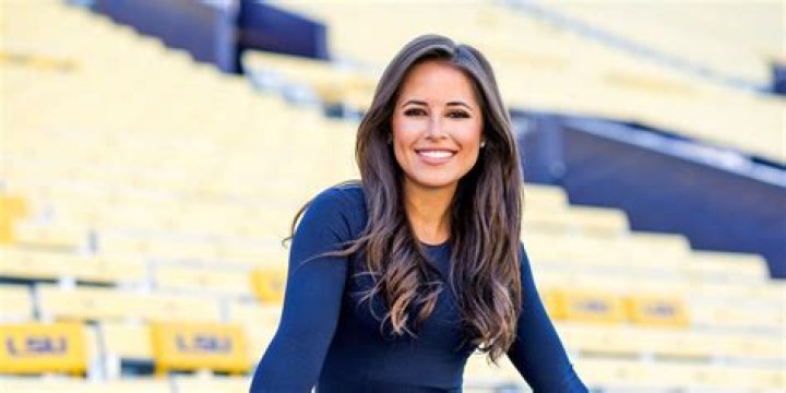 
What happened to Kaylee Hartung, CNN News reporter? Her wiki, net worth, salary, college, father, dating, married 