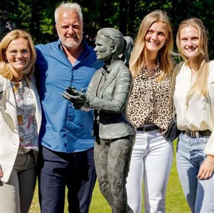 
What Happened To The Sister Of Sarina Wiegman? Marten Glotzbach, husband, and family pay tribute 