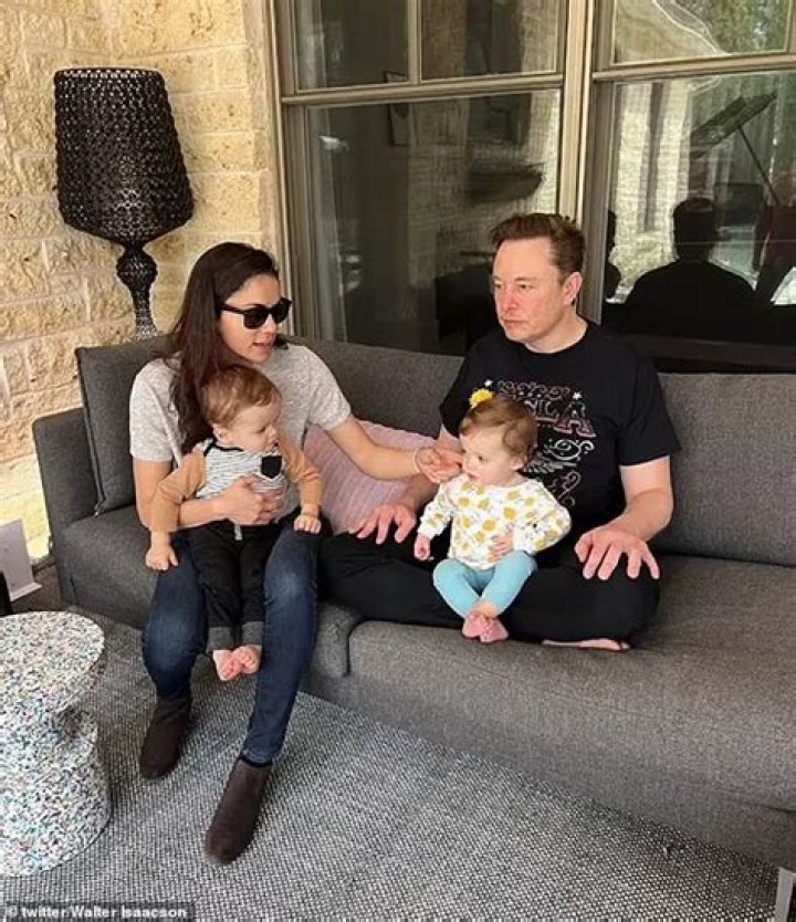 
“What’s the symbol for idiot?”: Grimes and Elon Musk’s daughter’s new name sparks hilarious reactions online 