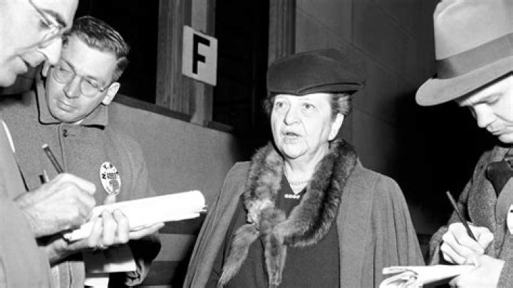 Who are Elizabeth Perkinss Parents? Elizabeth Perkins Biography, Parents Name, Nationality and More