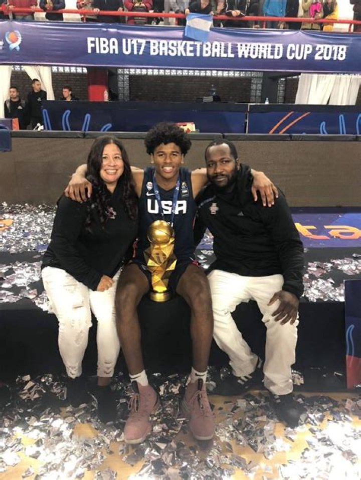 
Who Are Jalen Wilson Parents Lisa and Derale Wilson? Kansas Basketball Player’s Family 